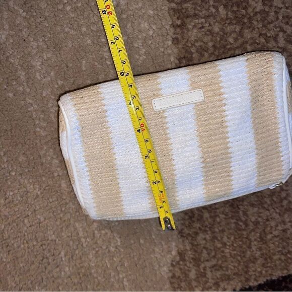 Vera Bradley clutch  - Picture 3 of 6